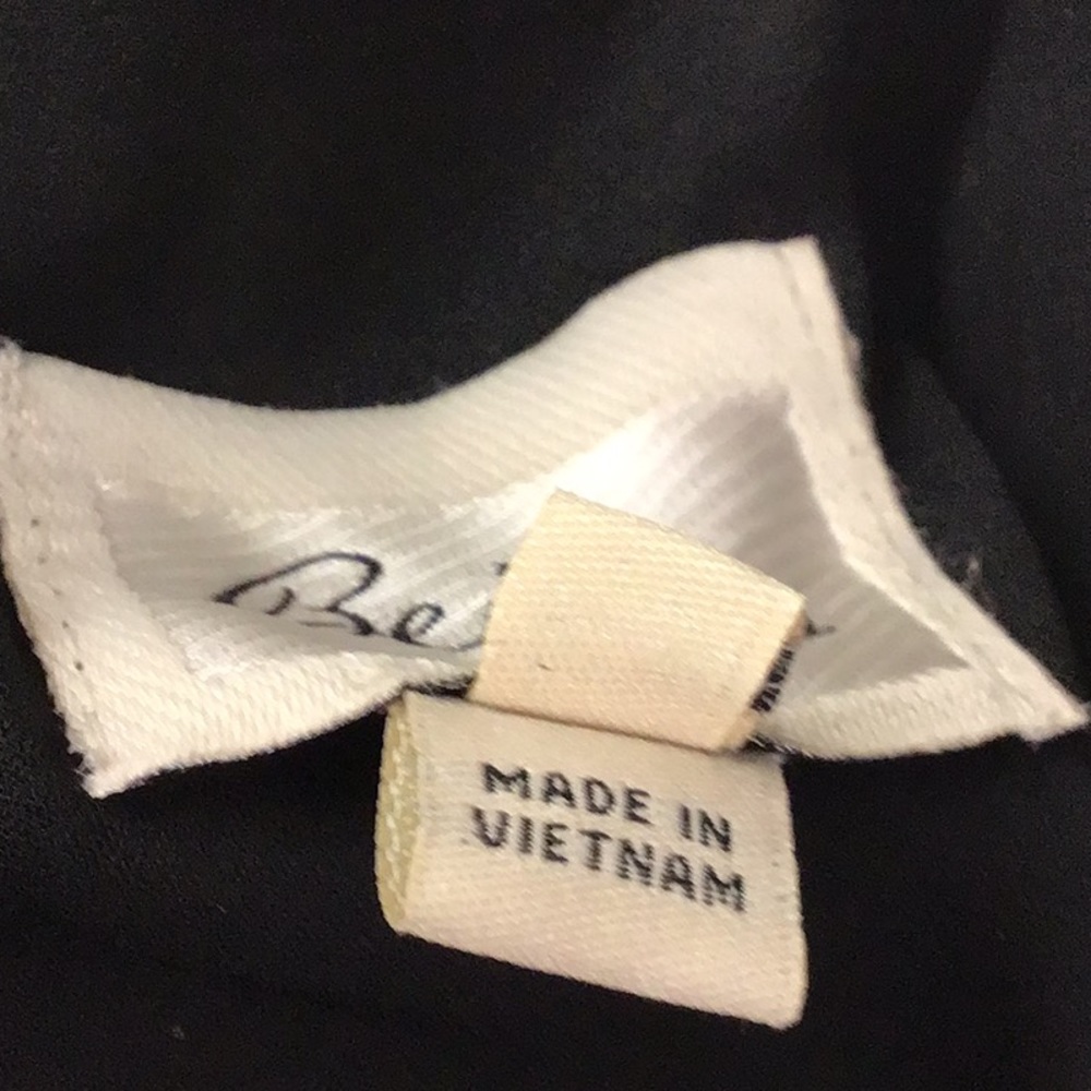 ONE PIECE TANK TOP THAT LOOKS LIKE TWO PIECES.  BLACK AND WHITE - Picture 10 of 10